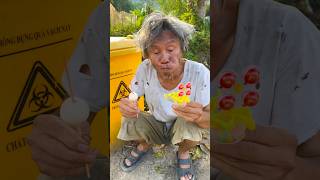 भिकारी🍡🍭🍬कितना स्वादिष्ठ हैpoor😭homelessman🧓shortsviralvideothe mannat facts😱😭 [upl. by Troy]