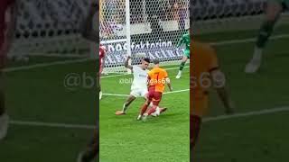 Roland Sallai’nin yerde kalıp penaltı beklediği pozisyon Sizce penaltı mı galatasaray penaltı [upl. by Gnem724]