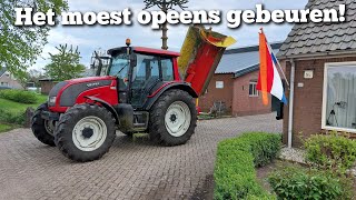 Grasmaaien op Koningsdag  Boer Gerrit kon niet meer wachten [upl. by Yuji]