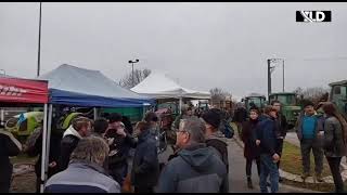 agriculteursencolere Le blocage Centrale Achat LECLERC Montluc près Saint Etienne CONTINUE [upl. by Wehner]