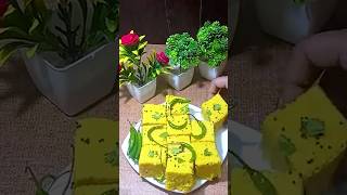 સુરત માં સારા માં સારા ખમણ ક્યાં મળે છે 🤔 khaman foodie suratfood khamandhokla [upl. by Romie38]