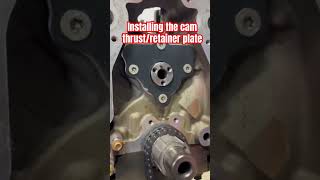 How to install the camshaft Thrustretainer plate shorts [upl. by Moffat5]