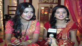 Swaragini Navratri special  Helly Shah aka Swara teaches Gujrati to Tejaswi aka Ragini [upl. by Nivak]