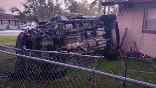 Car crashes into tree in front yard of a Fort Myers Shores home [upl. by Barn164]