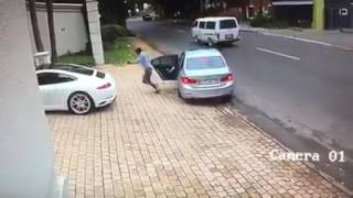 Porsche driver outwits armed hijackers in Johannesburg [upl. by Inal]