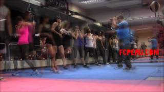 Clases de Boxeo para principiantes  Recto de mano atrasada Parte 1 [upl. by Ornstead595]