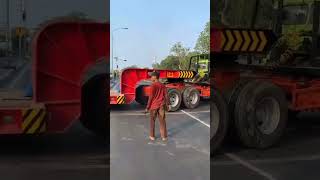 Truk hino ranger trailer melewati trotoar pembatas jalan viralvideo fypシ゚ [upl. by Westberg]