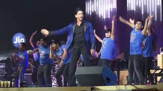 Shahrukh Khan Chaiyya Chaiyya Performance [upl. by Eteragram]