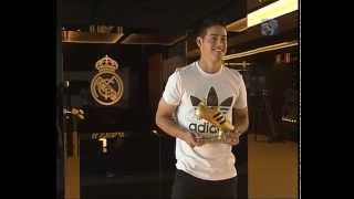 James Rodríguez recibe la Bota de Oro del Mundial [upl. by Rednasela]