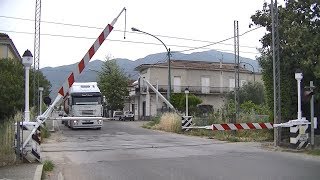 Spoorwegovergang Alife I  Railroad crossing  Passaggio a livello [upl. by Atteuqihc791]