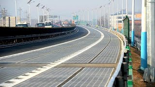 La Chine met en service sa première autoroute solaire [upl. by Tnemelc]