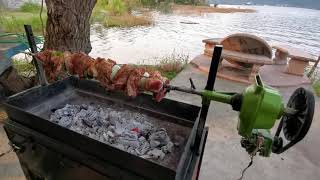 ASADOR GIRATORIO spiedo  espeido  rostizando una mega brocheta alambre [upl. by Rotman]