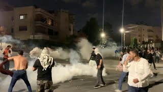 Jordanie des manifestants tentent de pénétrer dans lambassade dIsraël à Amman  AFP Images [upl. by Ahsakat]