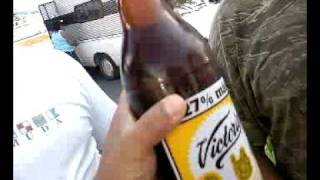 destapando cerveza con los dedos 2 [upl. by Heigl]