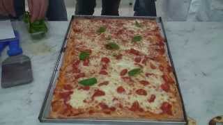 La Pizza di Natale e gli Auguri dagli allievi pizzaioli della Pizzait School [upl. by Leerzej931]