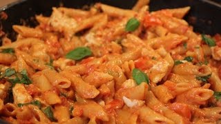 One Pot Pasta Rezept  Hähnchenbrust Tomatensahnesoße  Kochnoob [upl. by Naie]