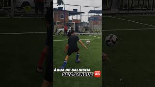 JOGADOR DISFILA NO CAMPO FUTEBOL viralvideo society shorts [upl. by Georgeanne]