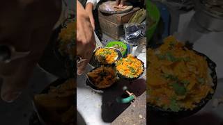 The weirdest lays egg lays chips वाली अंडे की omlet streetfood shorts [upl. by Ahto]