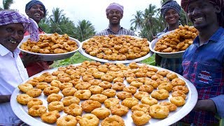 VILLAGE DONUT  Tamil Traditional Snacks Ulunthu Vadai  Cooking Crispy Medu Vada Recipe [upl. by Otnicaj]