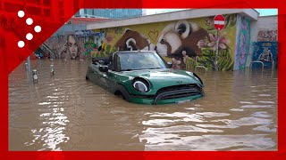 Milano esonda il Seveso auto bloccate Si prova a far defluire lacqua [upl. by Cutlor541]