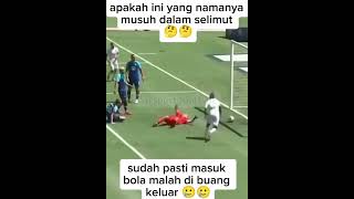 Seharusnya Goal Eh Malah Di buangMomen Konyol Dalam Sepakbolafeedshorts football [upl. by Bicknell836]