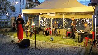 ON THE SUNNY SIDE OF THE STREET by Tuten Swing at Semler Café  live outdoor video [upl. by Royal]