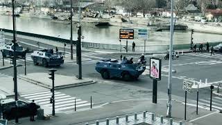 Les premiers blindés de la gendarmerie arrivent dans Paris contre le convoi de la liberté [upl. by Reltuc]