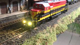 Demonstração da Locomotiva Sd40 Intermountain com Dcc e Som escala HO [upl. by Hanover703]