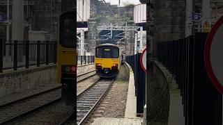 Northern Class 1501 ‘Sprinter’ units depart Liverpool Lime St with a very squeaky 6 tone horn [upl. by Fondea]