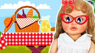 ⛺ BEBÉ prepara un PICNIC en el CAMPO 👶 🏕️ Aventuras de la Bebe [upl. by Almita370]