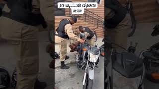 policiais pega rapaz da moto barulhenta e dá o troco [upl. by Tani849]