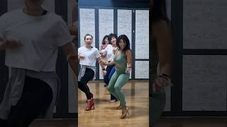 Bailando Bachata Dominicana en Madrid 🇪🇸 bachataladystyle bachatatradicional [upl. by Lachus]