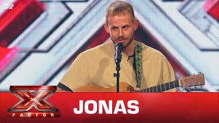 Jonas synger egen sang – Jonas Ankerstjerne 5 Chair Challenge  X Factor 2021  TV 2 [upl. by Sophronia217]