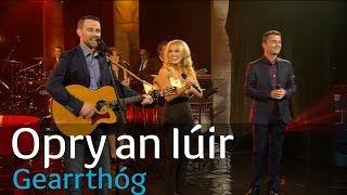 Opry an Iuir  Michael English amp Cliona Hagan  71216  Gearrthog [upl. by Esaertal]