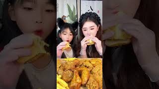 KFC cũng mẹ và Heo con shorts shortvideo mukbang [upl. by Keller]