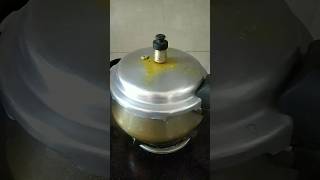 Simple Pressure cooker hack Cookerhack kitchetips easylifehacks ytshorts shorts viralvideo [upl. by Hsur882]