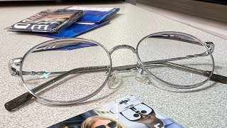 Essilor Eyezen start blue uvcapture  titanium optic [upl. by Amalbena]