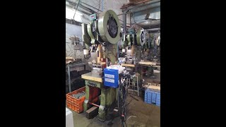 High Speed Nc Servo Feeder GSF100 And Decoiler With Straightener For Clamp Cutting [upl. by Nyrahs]