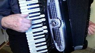 GIULIETTI BASSETTI ACCORDION FANTASTIC SOUNDING 41 KEY [upl. by Oironoh]