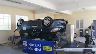 Voiture à tonneaux pour la sécurité routière à Bassens [upl. by Whiney318]