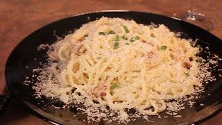 Spaghetti alla Carbonara  Cozinha Fácil [upl. by Ynnavoig]