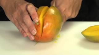 Technique de cuisine  couper une mangue [upl. by Hannan]