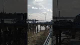 Tongkang batu bara melintasi pelabuhan melak Kutai barat [upl. by Narrat105]