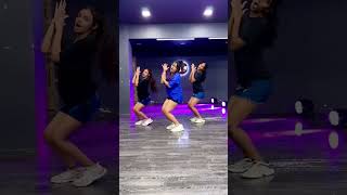 Sakhiyaan 20 sakhiyaan dance trendingreels bollywood song newsong music tseries status [upl. by Nallak]