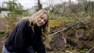 Alan Titchmarshs Gardening Club Foraging with Danni [upl. by Bergeron]