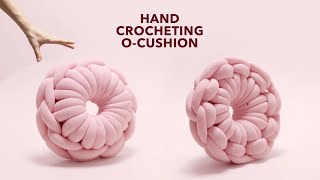 HOW TO HAND CROCHET A ROUND CUSHION WITH OHHIO BRAID  CHUNKY DIY [upl. by Lowrie]