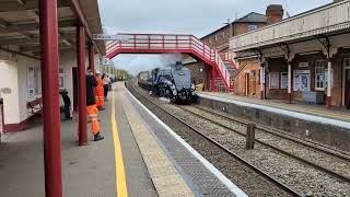 60007 Sir Nigel Gresley with POB and 37521 at Oakham 5Z60 Crewe HS to March 15112024 steamtrain [upl. by Gerry373]