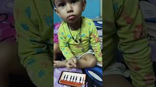 Shreyas er harmonium bajiye gaan gawa🤣🤭😥🥰😘 [upl. by Nosro]