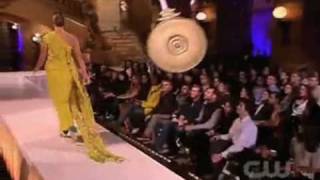 Failblog Model catwalk fail [upl. by Leber]