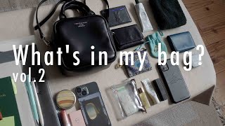 【Whats in my bag】大人気企画第二弾！シンプルでも個性溢れる4名の鞄の中身。【私服チェックも】 [upl. by Yzzo]